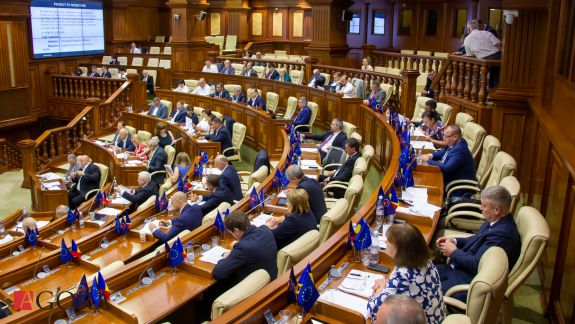 Deputații moldoveni se întrunesc în ședință. Pe ordinea de zi sunt 30 de subiecte (LIVE)