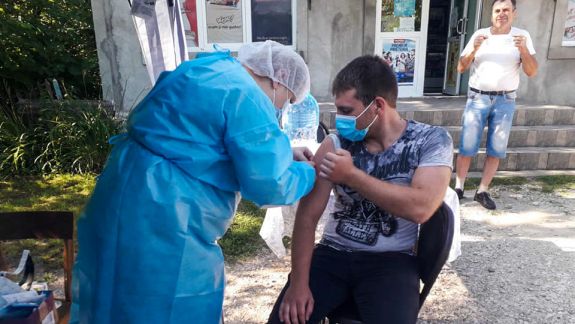 Din sat în sat, pentru a încuraja vaccinarea contra COVID-19: MSMPS lasează o campanie de sensibilizare a populației 