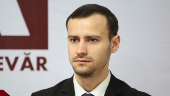 Dinu Plîngău, lider interimar al PPDA, dă de înțeles că membrii formațiunii ar fi condiționați să lase partidul în schimbul unei funcții în stat
