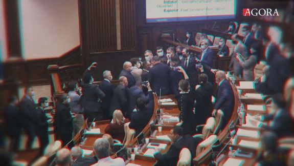 Dodon, despre îmbrâncelile deputaților: „Dacă îi dădeam voie lui Vasea Bolea, pe vreo șase îi cârliga dintr-o lovitură” (FOCUS)