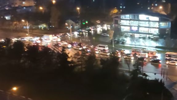 Două accidente pe strada Alecu Russo. Unul dintre șoferi a fugit de la locul impactului (UPDATE, VIDEO)