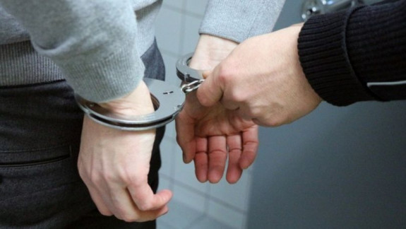 Două persoane, trimise în judecată pentru proxenetism și trafic de ființe umane în scop de exploatare sexuală