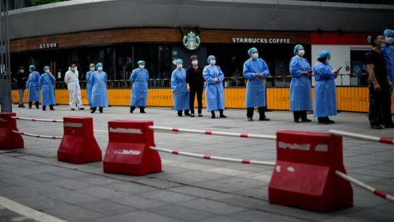După două luni de lockdown, China relaxează restricţiile la Shanghai