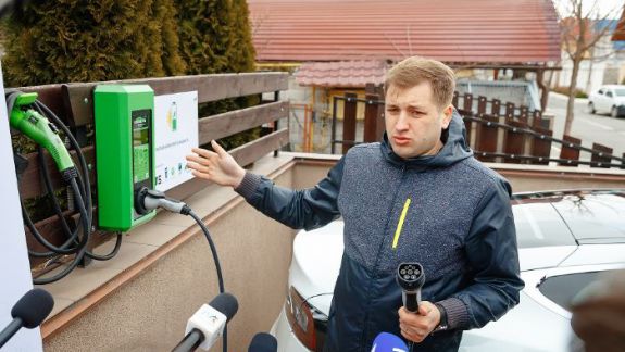 Energie generată de panouri solare, pentru mașini electrice. A fost lansată prima stație la Chișinău