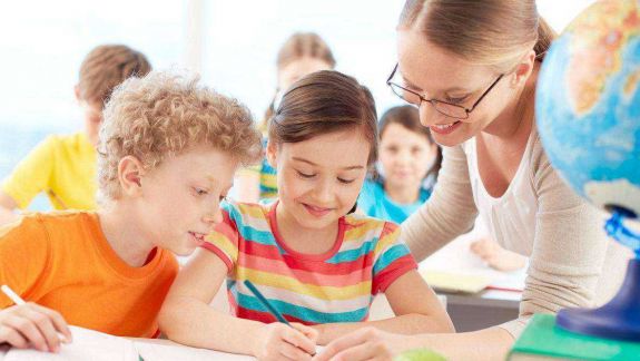 Studiile trebuie combinate cu exerciții fizice. Specialiștii Star Kids, despre cum sportul influențează pozitiv dezvoltarea copilului