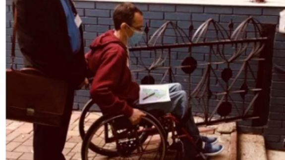 Fără semafoare sonore, trotuar tactil sau stații auto adaptate. Trei locații din capitală, supuse unui audit