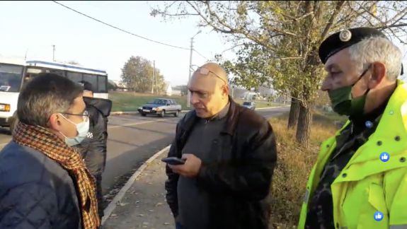 Foști combatanți și persoane politice, la punctul de trecere de la Varnița-Bender. Se ține evidența mașinilor care merg spre secția de vot (LIVE)