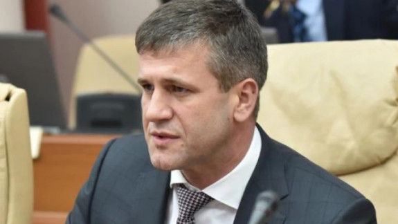 Fostul director SIS Vasile Botnari a fost plasat în arest la domiciliu