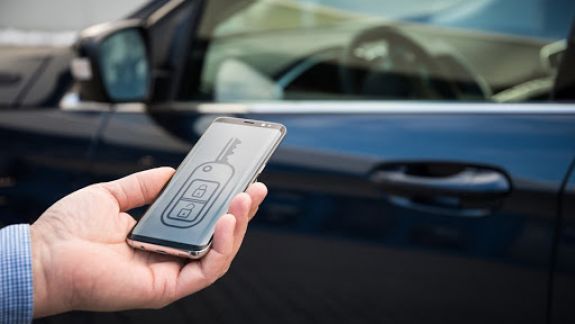 Google pune la cale un proiect prin care își propune să transforme telefonul în cheie pentru mașină