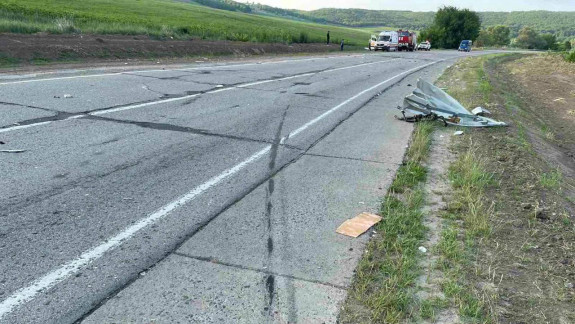 Grav accident pe traseul Chișinău-Bălți. Două mașini s-au tamponat după ce unul dintre șoferi a adormit la volan. Bărbatul a murit pe loc