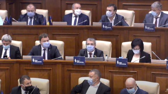 Greceanîi: Sîrbu a intrat în Parlament cu echipamente portabile de amplificare a sunetului. Replica deputatului