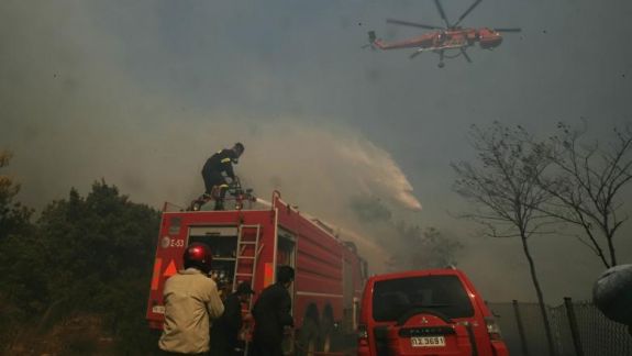 Grecia: Vânturile puternice au declanșat mai multe focare de incendii