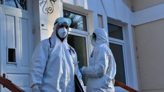 Guvernul a decis: 29 de lucrători medicali infectați cu COVID-19 în timpul serviciului vor primi câte 16 mii de lei