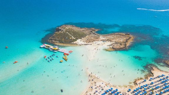 Guvernul cipriot va suporta costul vacanţei pentru orice turist care se va molipsi de coronavirus în Cipru