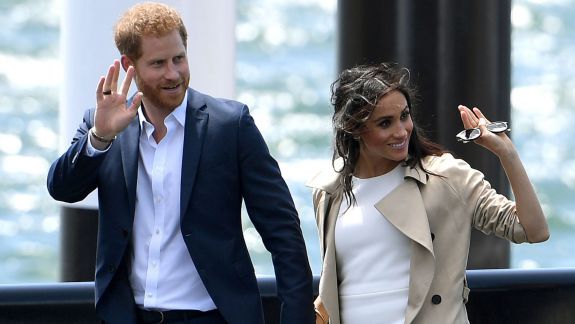 Harry şi Meghan renunță la denumirea de „Sussex Royal”