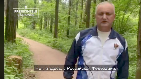 Igor Dodon publică un mesaj filmat într-o pădure: „Știu că mă căutau pe la mare, pe la munte. Nu, sunt aici, în Federația Rusă” (VIDEO)