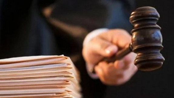 În fața judecătorilor pentru acte de corupție: Doi inspectori din cadrul Agenției pentru Protecția Consumatorului, pe banca acuzaților