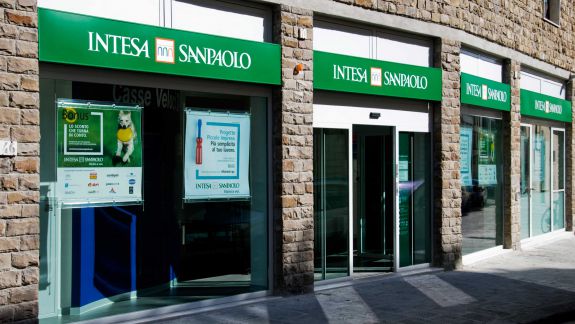 Intesa Sanpaolo achiziționează Eximbank în Moldova