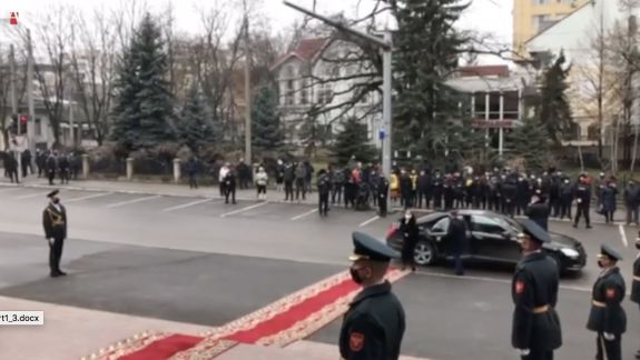 Ion Chicu și Zinaida Greceanîi, huiduiți la Palatul Republicii (VIDEO)