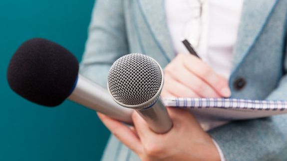 Jurnaliștii își revendică, în continuare, dreptul de a adresa întrebări la conferințele de presă