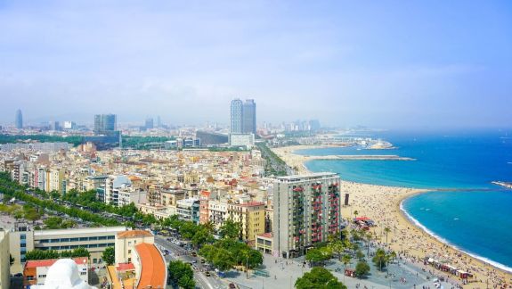Locuitorii Barcelonei, îndemnați să se izoleze în case după creșterea alarmantă a cazurilor de COVID-19