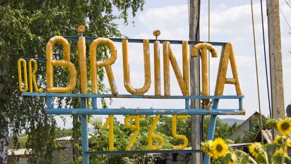 Locuitorii unui orășel din nordul țării, revoltați că Primăria vrea să editeze o carte, în loc să le rezolve problemele cu alimentarea cu apă