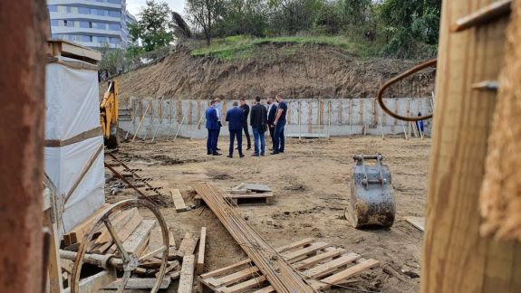 Lucrările de pe un șantier de construcție din strada Circului, stopate. Ar fi fost afectat un monument arheologic
