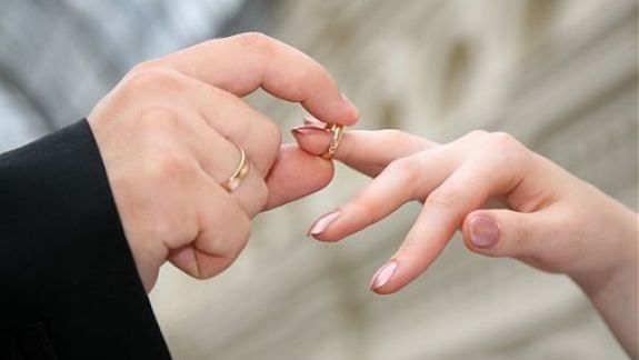 Mai puține căsătorii,  dar și mai puține divorțuri au fost înregistrate în 2020 
