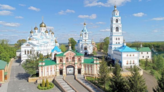 Mănăstirea Lavra Poceaev, unde au mers anterior mai mulți moldoveni, a devenit focar de COVID-19. Orașul, plasat în carantină