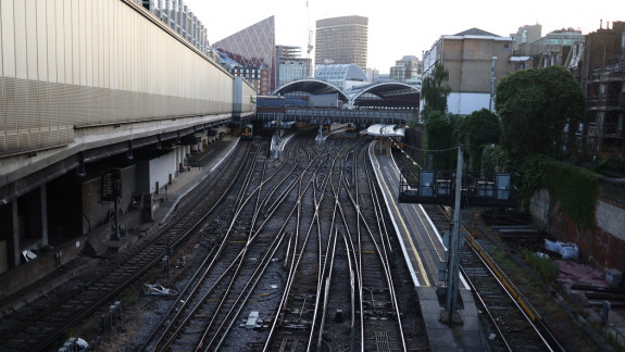 Marea Britanie: Angajații căilor ferate au intrat în ce mai mare grevă din ultimii 30 de ani (GALERIE FOTO)