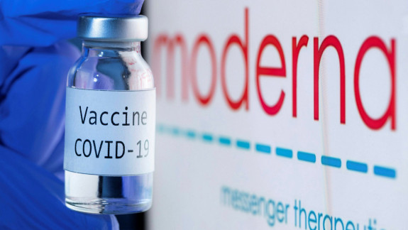 Marea Britanie aprobă un vaccin Moderna care țintește varianta Omicron şi tulpina originală a COVID-19