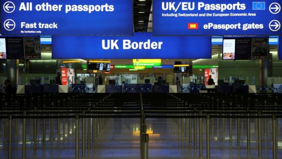 Marea Britanie ar urma să prezinte un nou sistem de imigraţie post-Brexit, pe bază de puncte, care va funcționa din 1 ianuarie