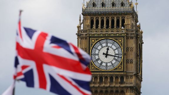 Marea Britanie încearcă să țină migrația în frâu și vrea să introducă o taxă pentru vizitatori
