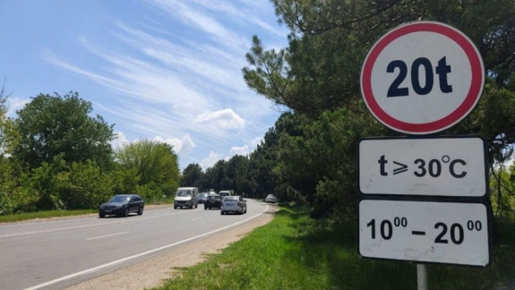 Mașinile de mare tonaj, interzise pe străzile din capitală în perioada caniculară într-un anumit interval de timp