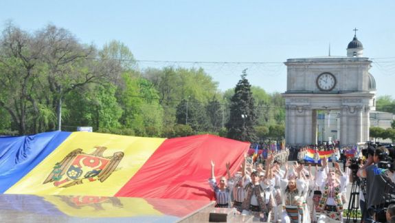 Mesajele oficialilor: „Nu trebuie să ne dezbine limba care ne unește” sau „Pentru mulți basarabeni, limba română, a fost cenușăreasă”