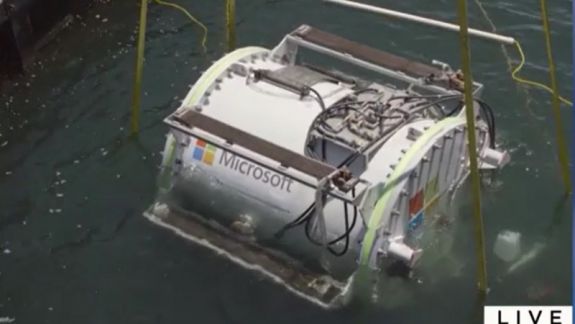 Microsoft își depozitează serverele sub apă. Iată motivul