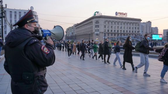 Mii de ruși au ieșit în stradă pentru a cere eliberarea lui Alexei Navalnîi în timp ce, Putin își ține discursul anual privind Starea Națiunii