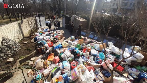 Mobilizarea moldovenilor: Concetățenii noștri adună produse alimentare, de igienă, jucării și haine (GALERIE FOTO. VIDEO)