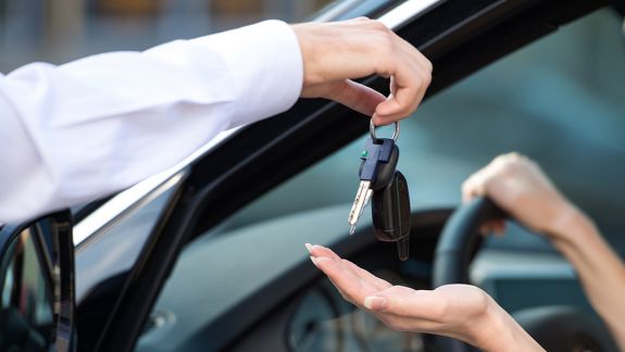 Moldovenii cumpără mai puține mașini în leasing. Volumul finanțărilor a scăzut cu 23%, în 2020