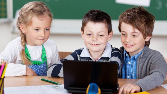 Moldovenii, îndemnați să doneze calculatoare pentru elevi și profesori. Ministerul Educației a lansat o campanie în acest sens