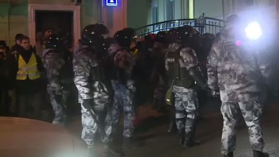 Moscova: După condamnarea lui Navalnîi, oamenii au ieșit în stradă. Trei stații de metrou, blocate și mai multe persoane- reținute (VIDEO)