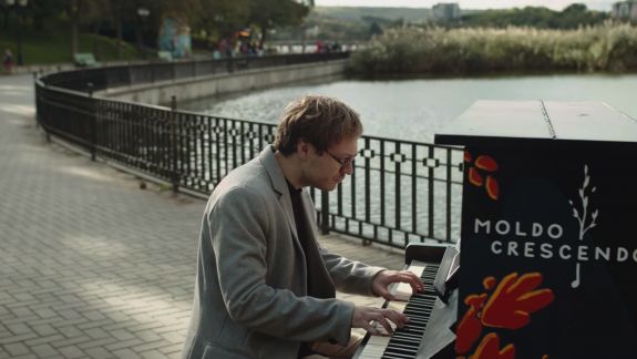 Muzica lui Beethoven, pe străzile Chișinăului. Moldo Crescendo îl celebrează pe marele compozitor printr-o serie de flashmob-uri (VIDEO) 