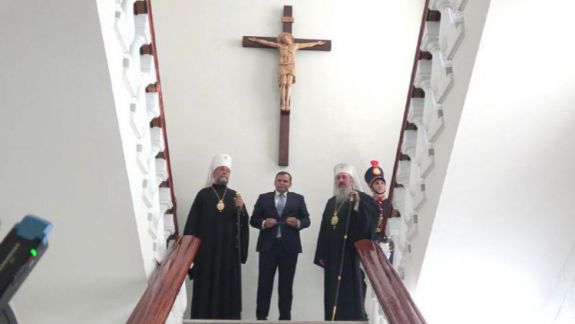 Năstase a dat în judecată Consiliul care l-a obligat să-și ceară scuze publice pentru instalarea crucifixului la MAI
