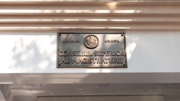 Numirea a 40 de judecători până la atingerea plafonului de vârstă - amânată. CSM a cerut clarificări de la Parlament
