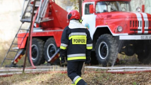 O candelă folosită incorect i-a luat viața: Un bărbat de 63 de ani de la Fălești a murit într-un incendiu în propria casă