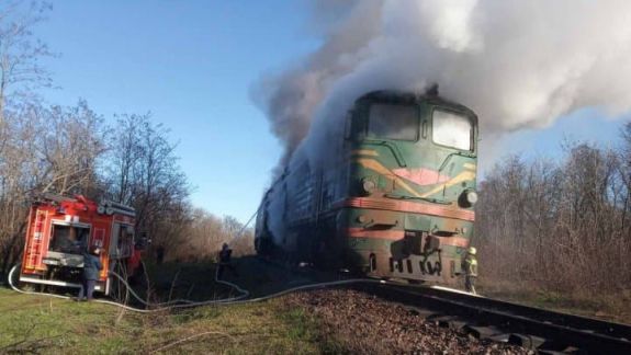 O locomotivă cu pasageri de pe ruta Ocnița-Bălți a luat foc. Incendiul a avut loc în apropierea orașului Drochia