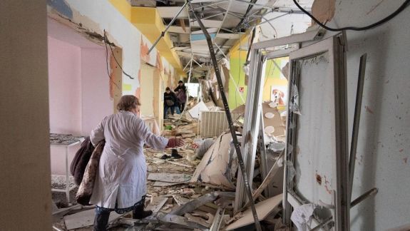 O maternitate și un spital pentru copii din Mariupol, bombardate (FOTO)