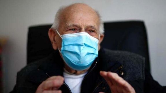 Oferă consultații online și vizitează constant azilurile de bătrâni. Povestea celui mai vârstnic medic francez care luptă împotriva COVID-19  (VIDEO)