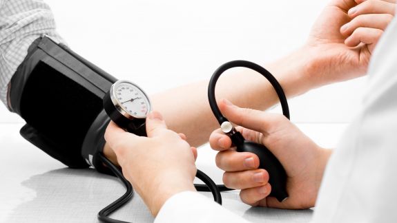 OMS: Mai mult de jumătate dintre persoanele care suferă de hipertensiune la nivel mondial nu urmează un tratament
