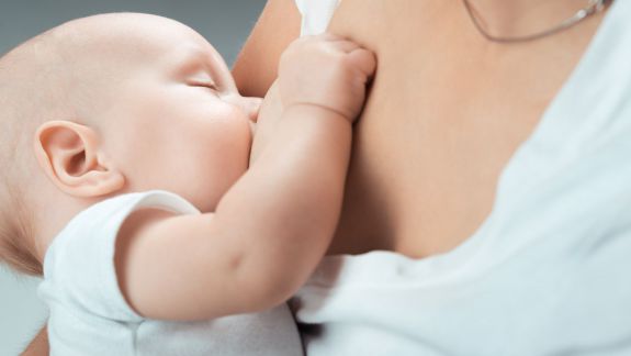 ONU: Alăptarea imediat după naștere, esențială pentru salvarea vieților nou-născuților